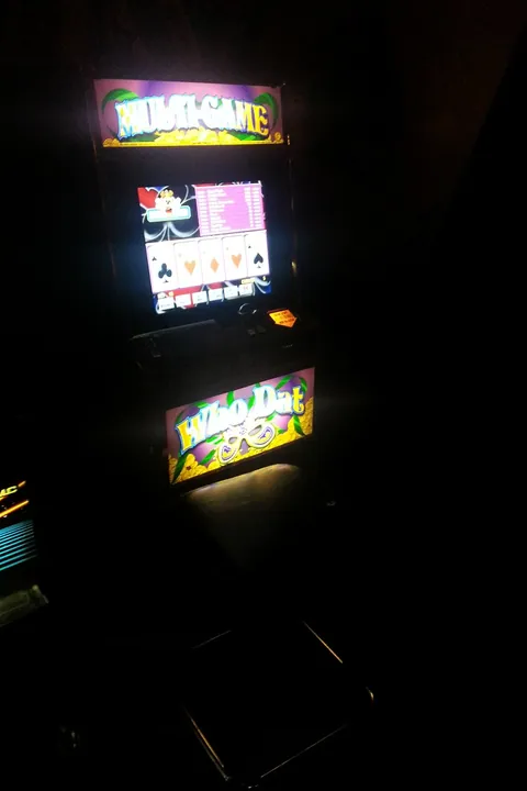 Gambling machines e’erwhere.